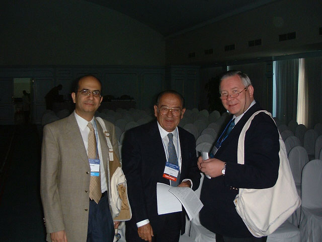الأقصر مصر 2002: د أحمد خليل مع بروفسور سامباوليزى أحد أفضل خبراء الجلوكوما على مستوى العالم