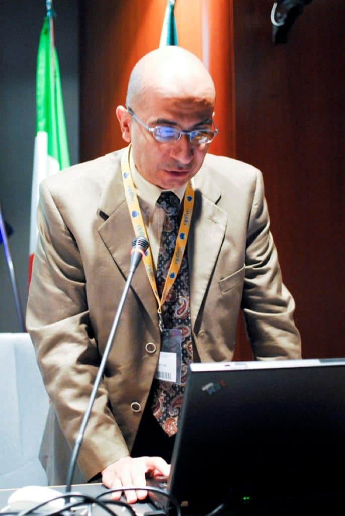 Dr Ahmad Khalil giving a lecture on Presbyopia and Cross Linking for Keratoconus Meeting, Brescia, Italy, June 2008