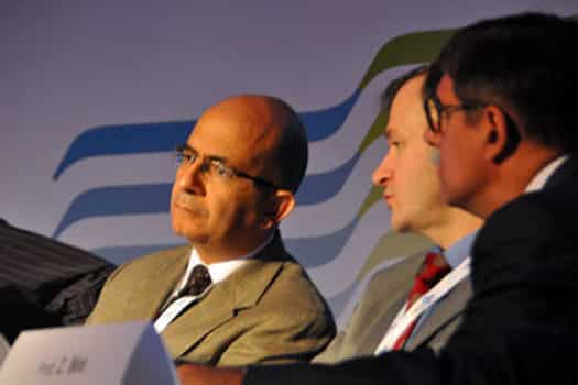 وودج ، بولند 2011: بمؤتمر الجمعية البولندية بروفسور د أحمد خليل (مصر) على المنصة مع بروفسور بيرو (المجر) بروفسير ماليوجن من معهد فيدروف (روسيا).